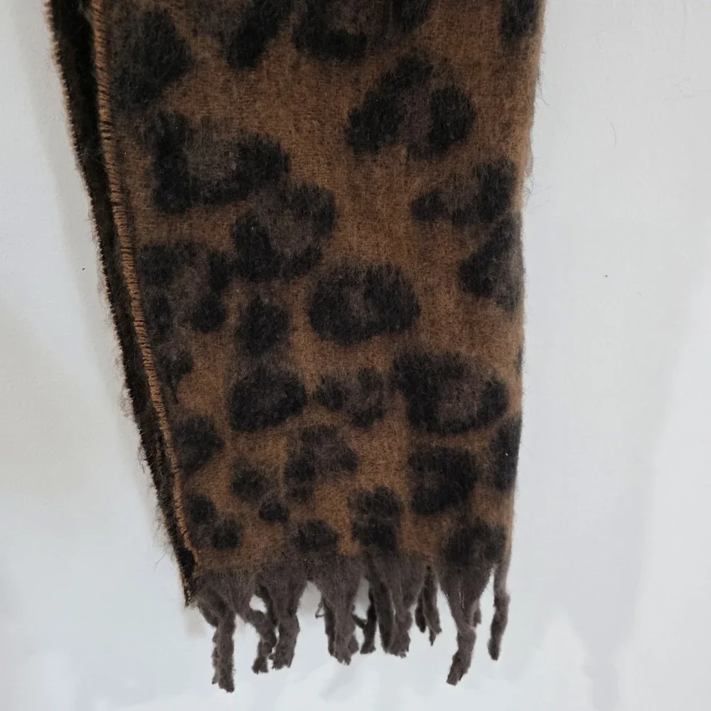 Universal‎ Thread Womens Cozy Leopard Print Scarf